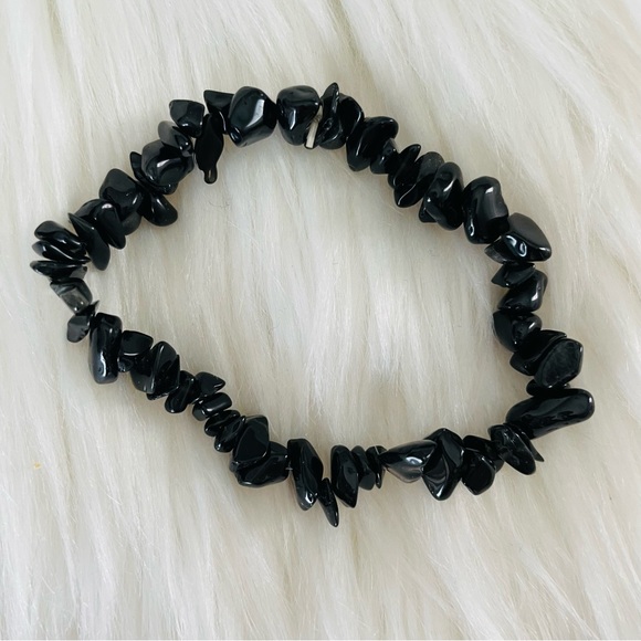 Black Shell Stretch Bracelet - Picture 4 of 4